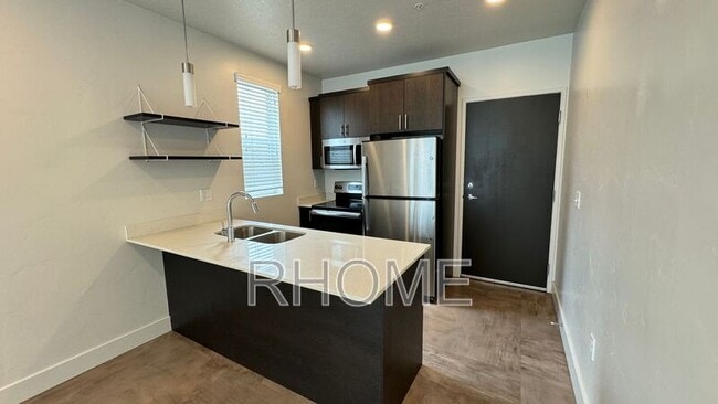 Building Photo - 965 S 200 W
