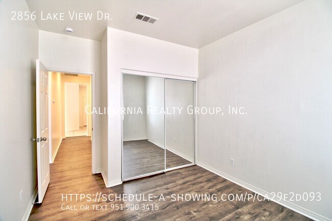 Building Photo - 2856 Lake View Dr