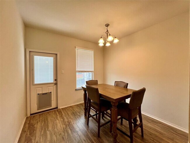 Building Photo - 220 Pepperbark Loop