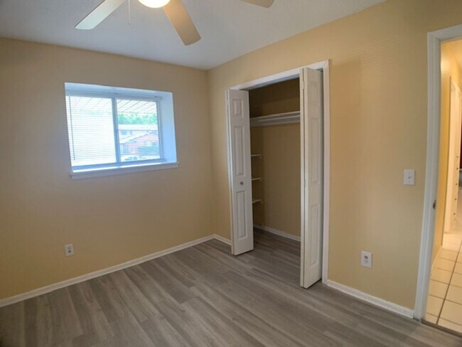 Building Photo - 3 Bedroom Northwest OKC!