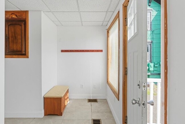Building Photo - 157 Harry L Dr