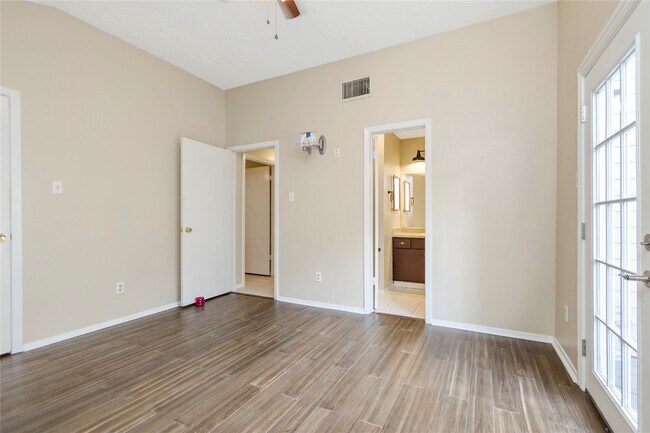 Building Photo - 6903 Foxmont Ln