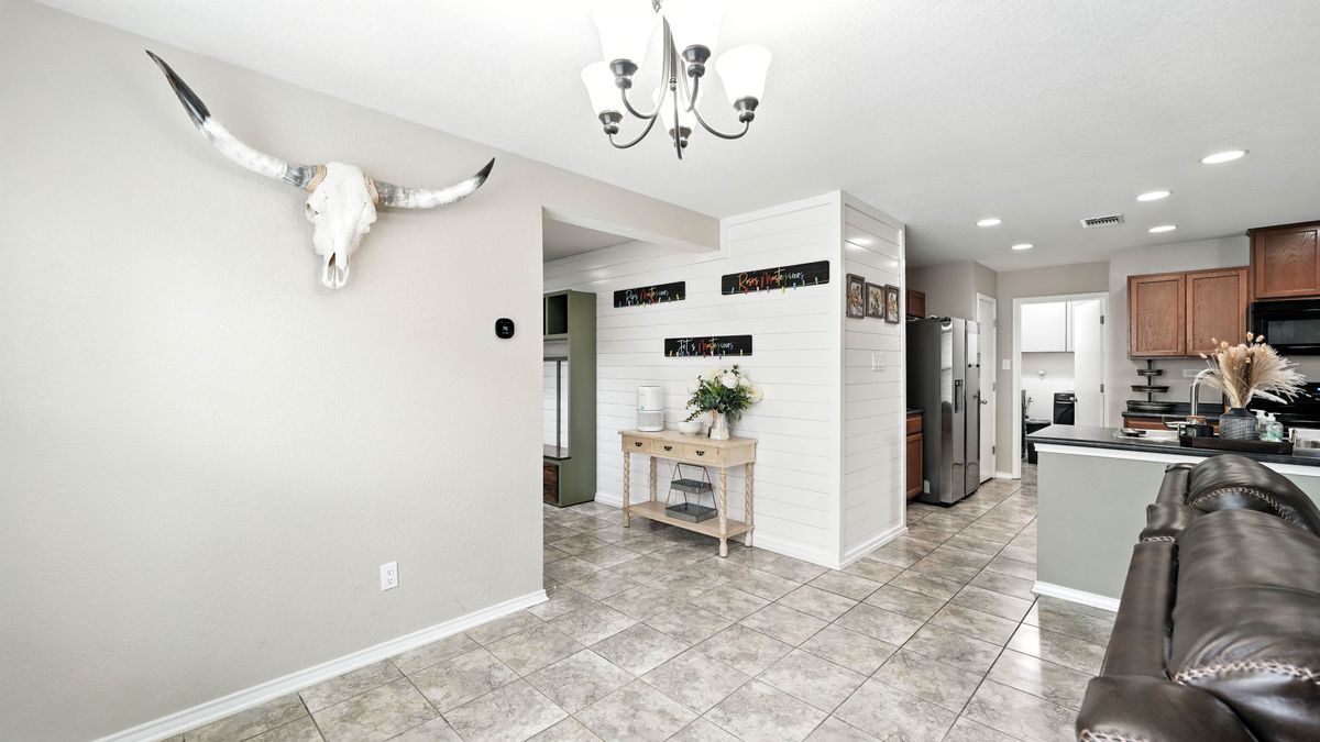 Building Photo - 208 Gatewood Clf