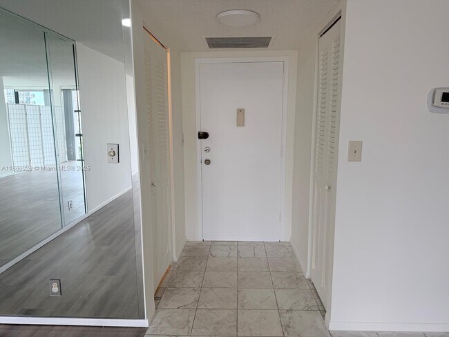 Primary Photo - 800 Parkview Dr