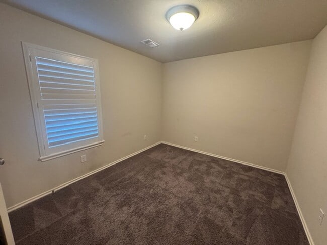 Building Photo - Storm shelter, All Appliances and security system with monitoring! 4 bed, 2 bath 2 car garage!