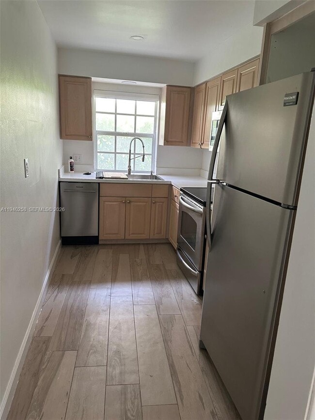 Building Photo - 60 Park Dr