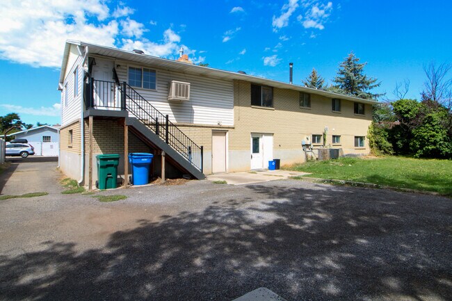 Building Photo - Orem Home