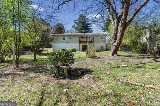 Building Photo - 2815 Carolyn Dr