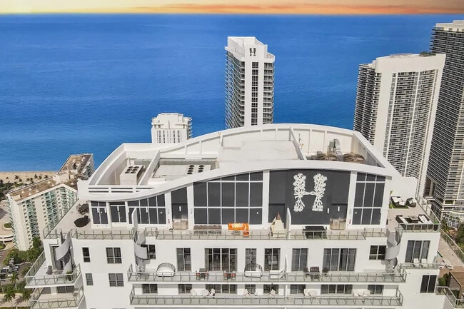 Building Photo - 4010 S Ocean Dr