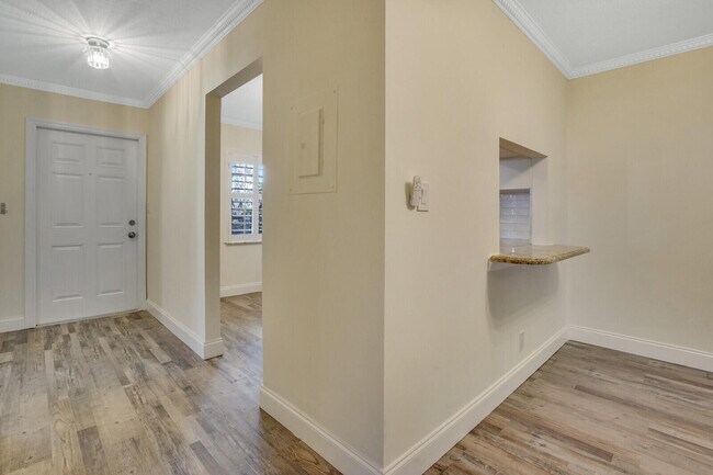 Building Photo - 122 Lake Rebecca Dr