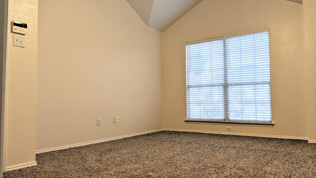 Building Photo - 2807 Lakefield Dr