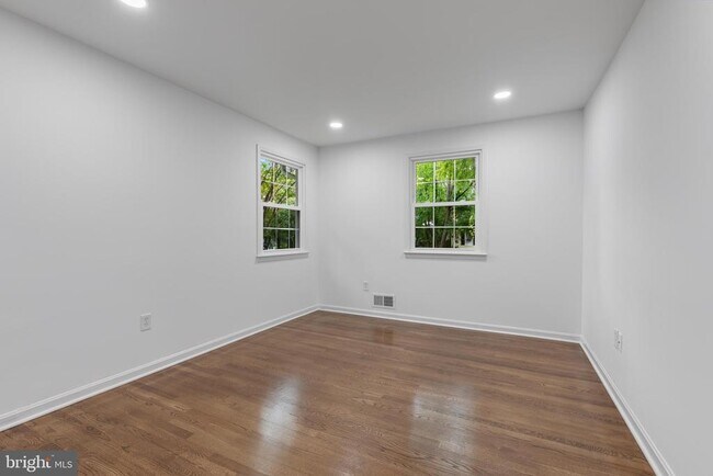 Building Photo - 1402 Mullins St