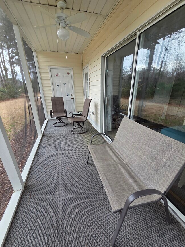 Building Photo - 1258 River Oaks Dr