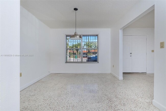 Building Photo - 3076 SW 17th St