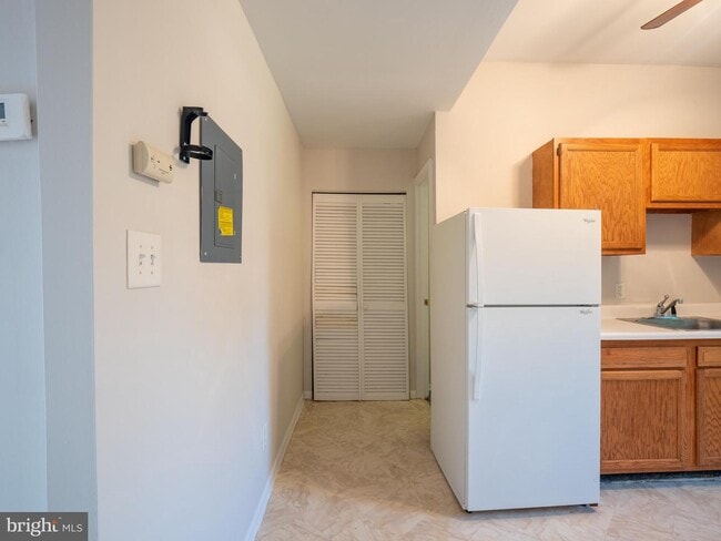 Building Photo - 424 E North Ave