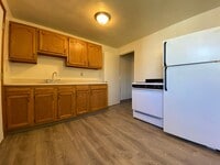 Building Photo - Outstanding Two Bedroom in Cheswick! Centr...