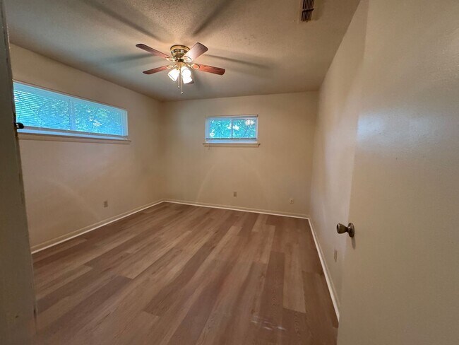 Building Photo - 5041/5043 Shoals Lane