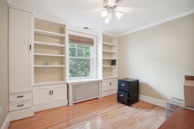 Building Photo - Cleveland Park 5 Bedroom, 3.5 Bath