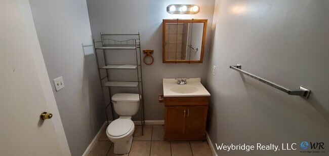 Building Photo - Spacious 3-Bedroom Home in West Price Hill – Covered Porch & Off-Street Parking!