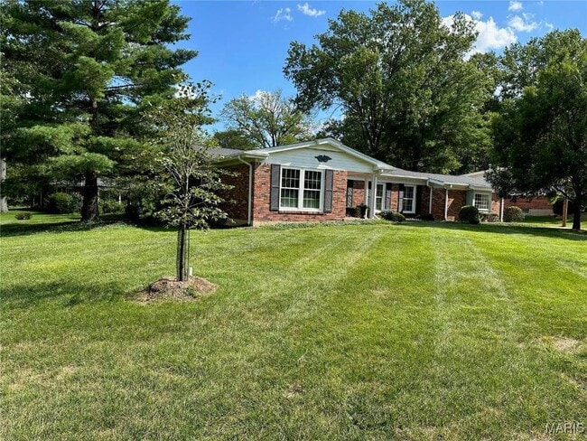 Building Photo - 825 Woodruff Dr