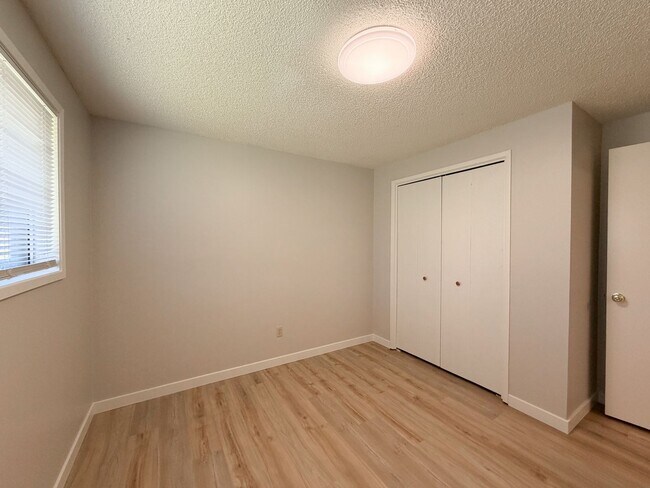 Building Photo - 6131-6131 Onyx Ave