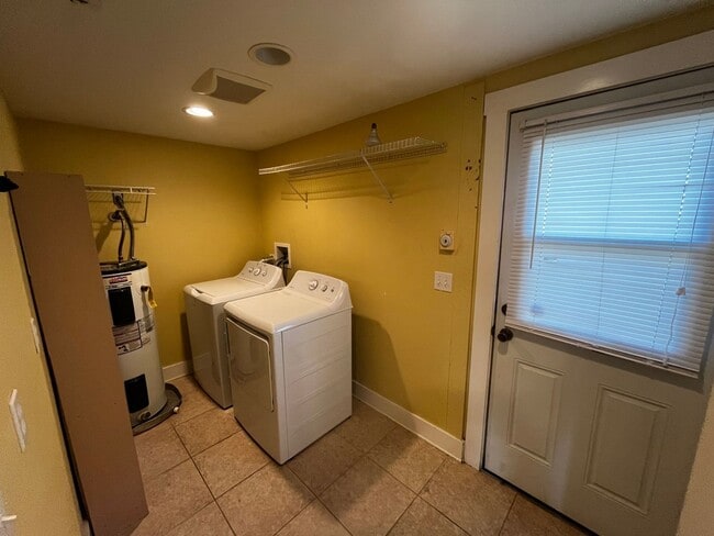 Building Photo - Downtown Bremerton Charmer