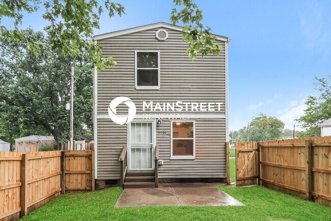 Building Photo - 3 Bedroom Pet-Friendly Home in Louisville,...