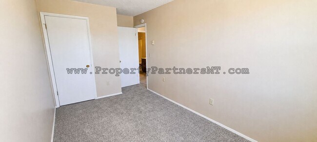 Building Photo - 504 S 20th Ave