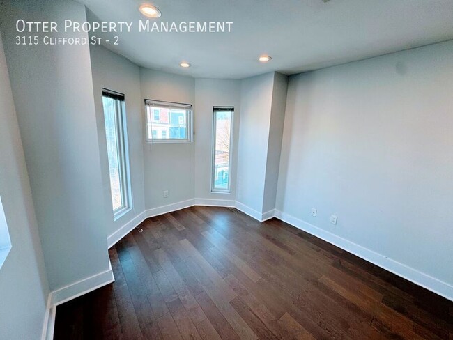 Building Photo - Lovely 2BR/2.5BA Apartment with Spacious L...