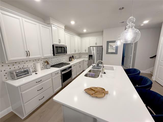 Building Photo - 328 Greenhouse Dr