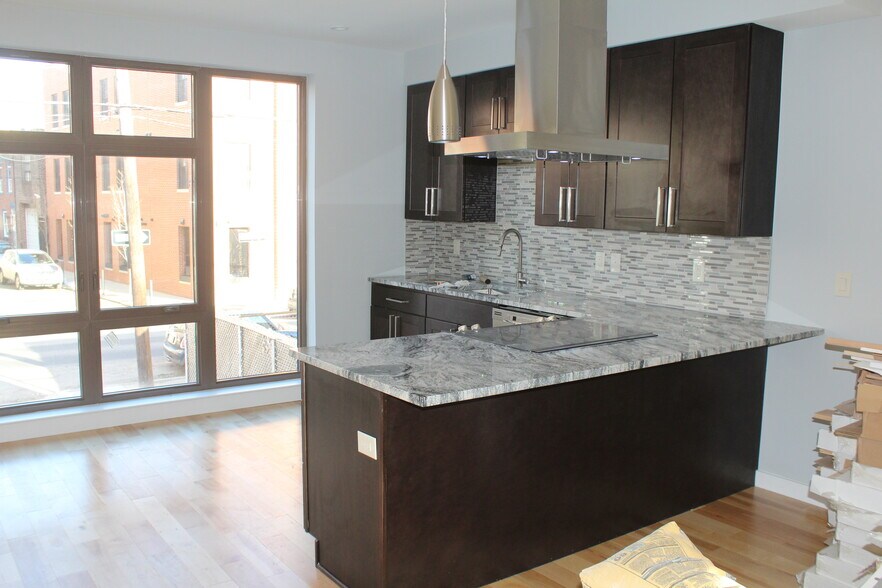 Granite Countertop - 708 N 19th St
