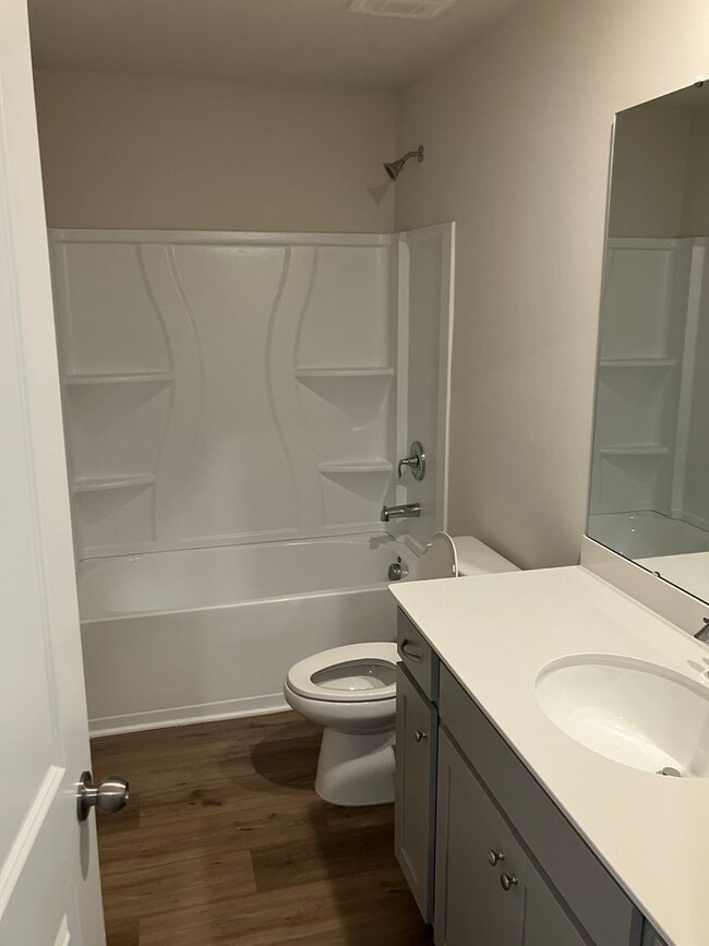 Building Photo - Beautiful Like new 3 bedroom Home in Gambi...