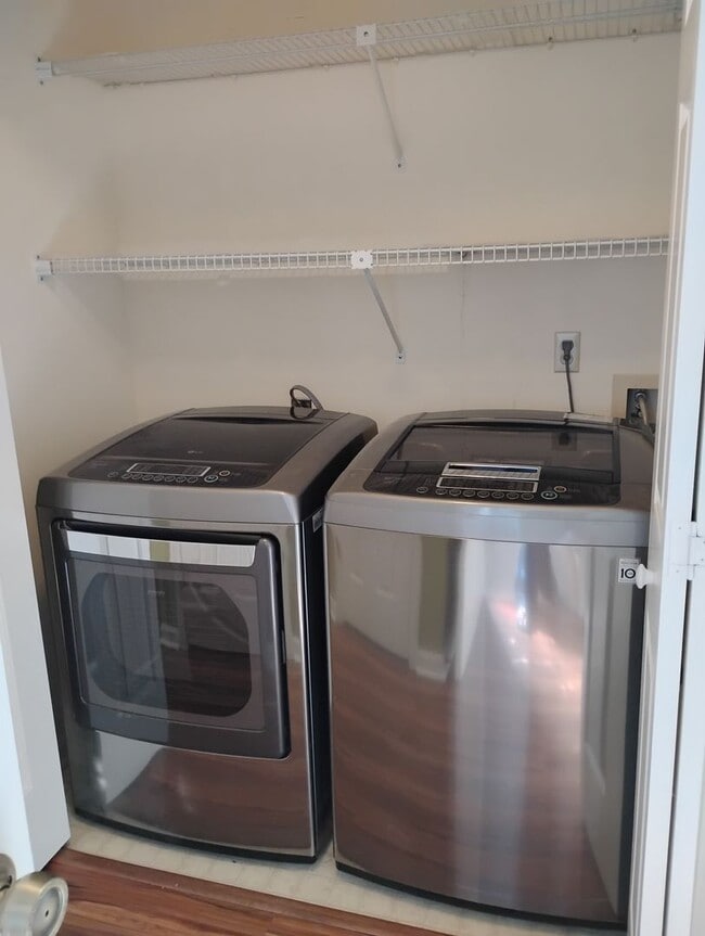 Building Photo - Gleneagles Drive