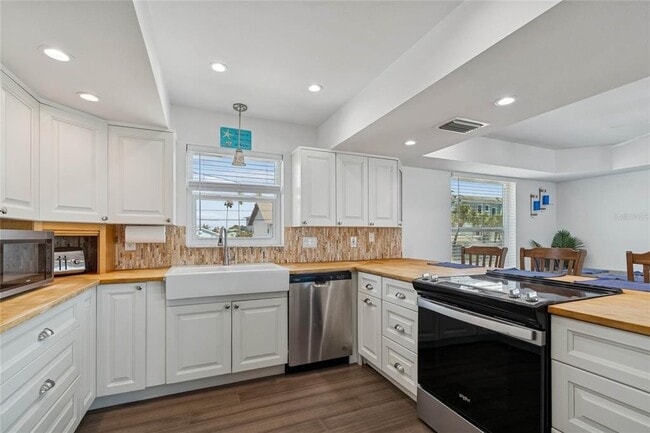 Building Photo - 8432 W Gulf Blvd