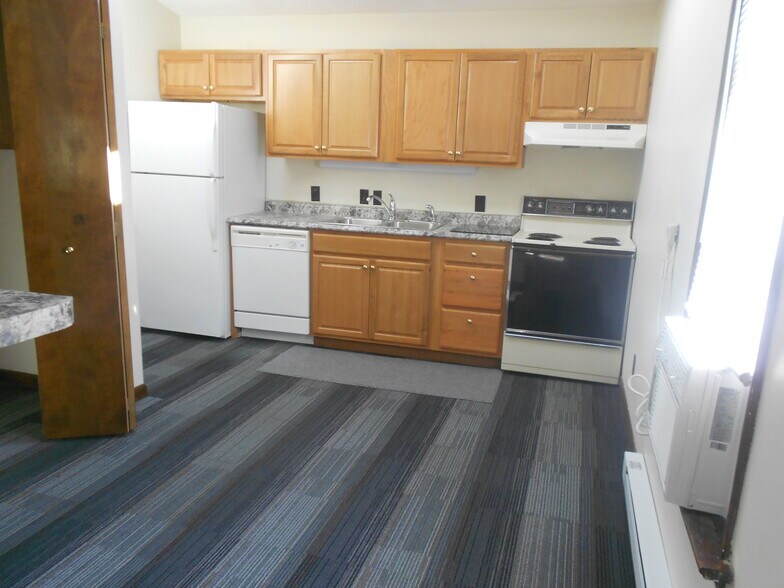 Kitchen - 135 Midland Ave