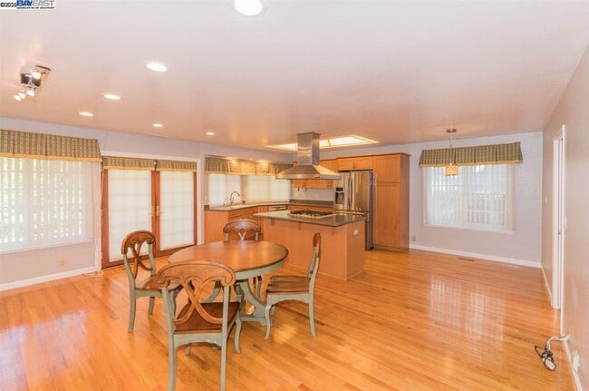 Building Photo - 39610 Benavente Ave