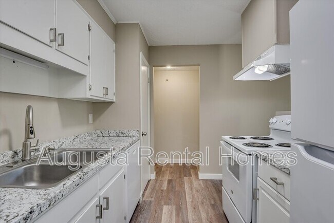Building Photo - 3638 Madrid Dr N