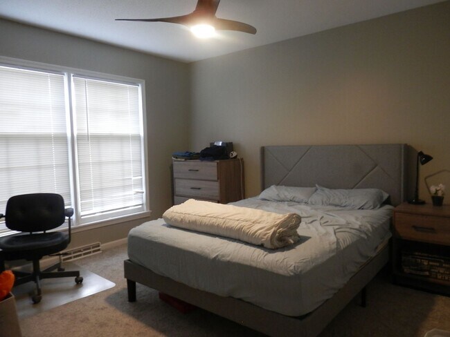 Building Photo - Spectacular 5 Bed 3 Bath With Amazing View...