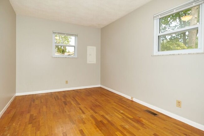 Building Photo - 3 Bedroom in Irvington