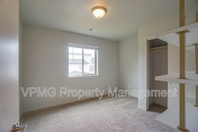 Building Photo - 5004 NE 85th Cir