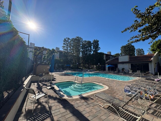 Building Photo - Charming 2bd 2ba condo in Playa Vista !