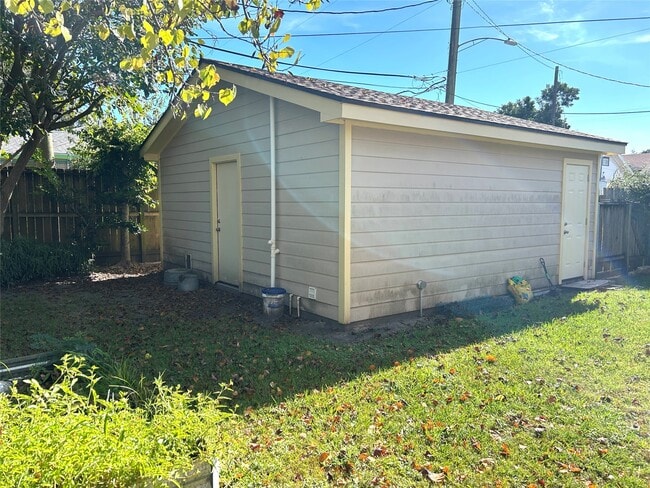 Building Photo - 4915 Houston Dr