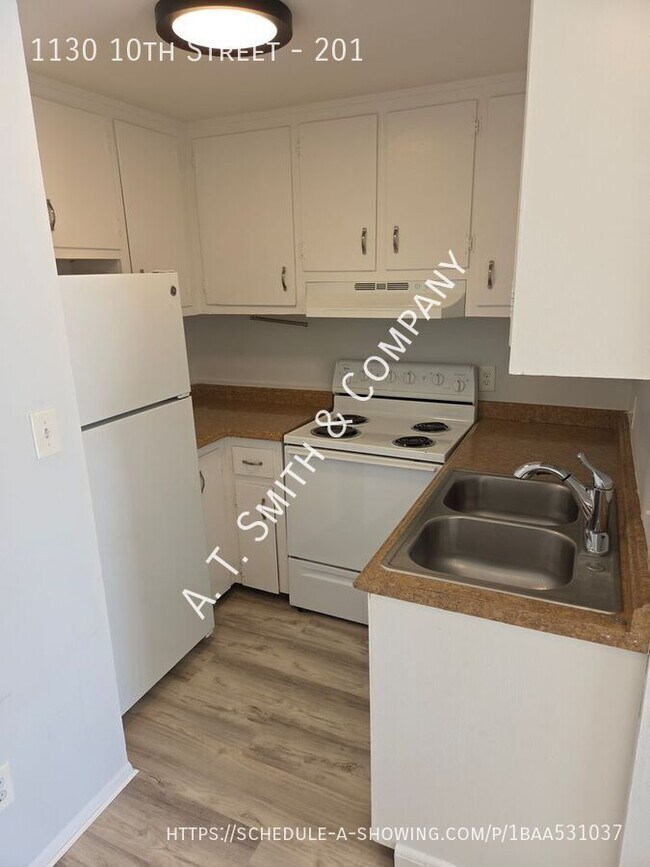 Building Photo - 1130 10th St