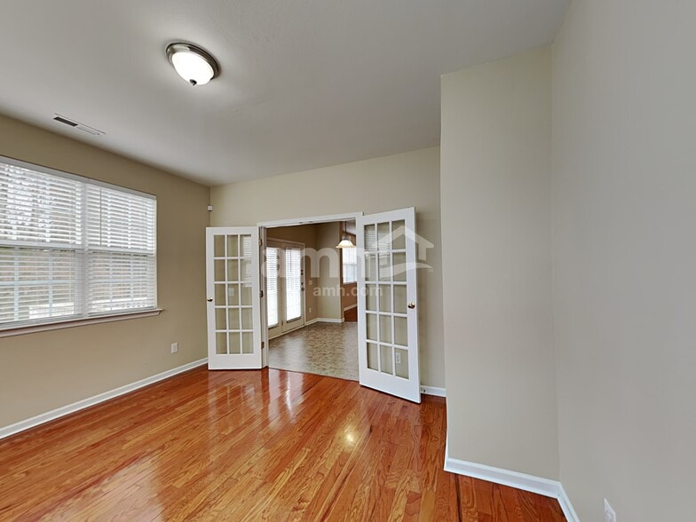 Building Photo - 8411 Laurel Run Dr