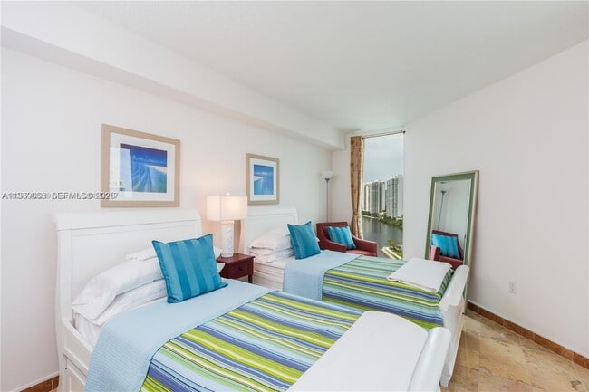 Building Photo - 3370 Hidden Bay Dr