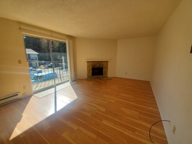 Building Photo - 1629 Maple Ln