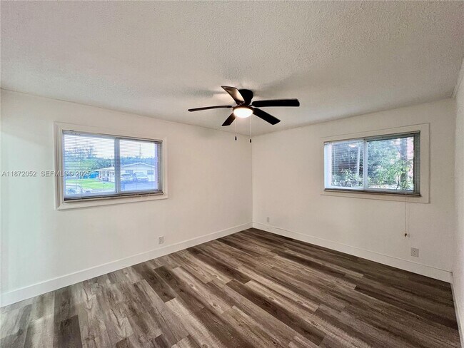 Building Photo - 805 SW 30th St