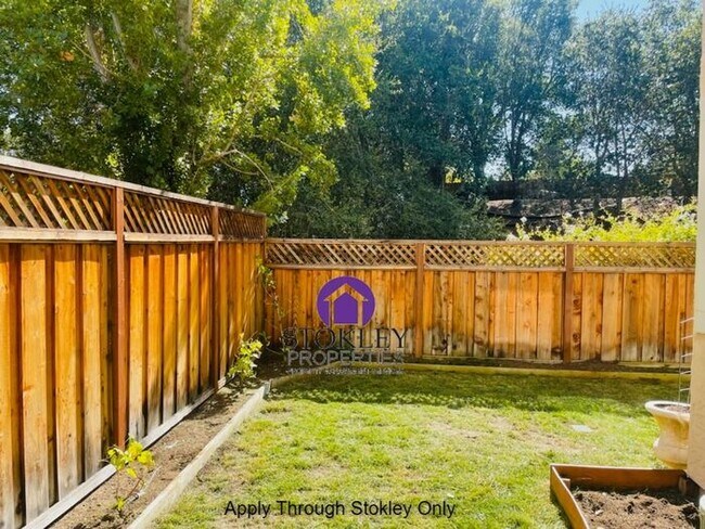 Building Photo - 2038 Lost Lake Pl