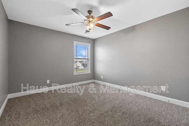 Building Photo - 191 Sambar Dr