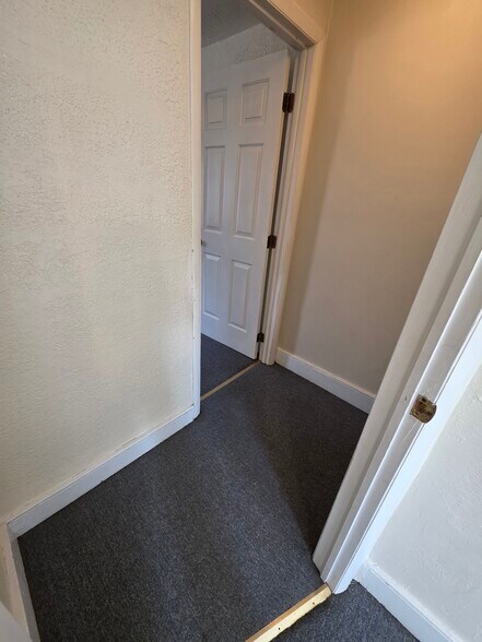 Building Photo - 24 N Kister St